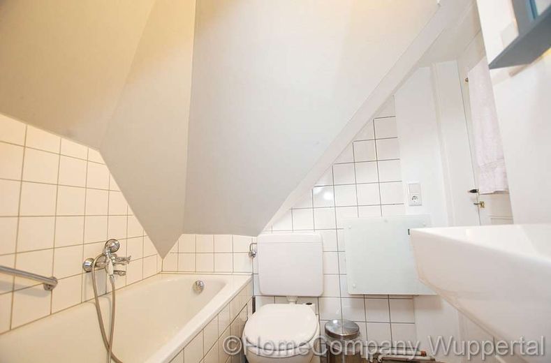 Fascino squisito di un edificio storico! Elegante appartamento nel quartiere Briller con DSL e posto a sedere in giardino – d34017ba9342eb39cfa57e46b85f91d74b2d70d7.jpg