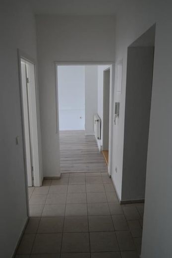Großzügige 3-Zimmer mit Laminat, EBK und Wannenbad in zentraler Lage! – SAM_7708