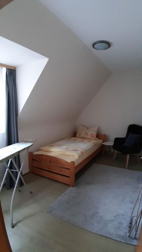 Kleines Schlafzimmer im OG