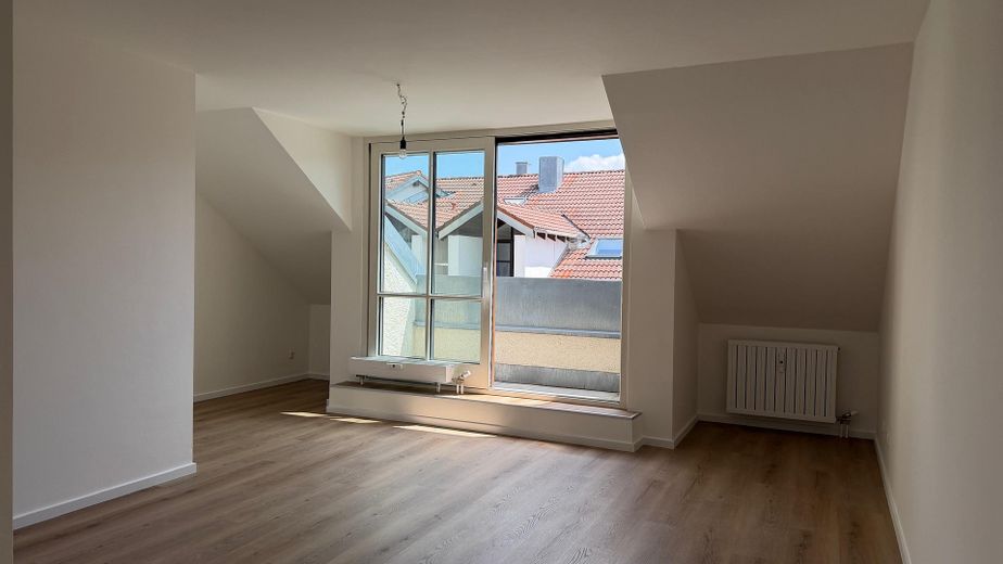 Erstbezug nach Sanierung im Herzen von Unterhaching – Wohnzimmer