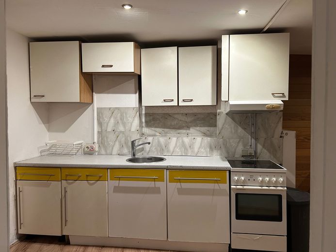 VIVIENDA DE 3 HABITACIONES CON COCINA, BAÑO Y PASILLO CERCA DEL AEROPUERTO DE HAHN – Foto 3