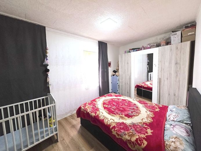 ++ SOLIDES EINFAMILIENHAUS + VIELE MODERNISIERUNGEN + ÜBERDACHTE TERRASSE IN GUTER LAGE!! ++ – SCHLAFZIMMER 2