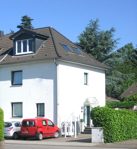 Drei Einheiten, ein außergewöhnliches Anwesen in sehr guter Lage – Wohnen, Arbeiten & Vermieten! – Bürohaus 