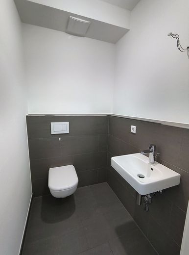 Modern & sofort bezugsfrei: 3-Zi.-Wohnung mit 2 Bädern & Loggia – provisionsfrei – Gäste-WC, Original