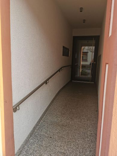 Charmantes Mehrfamilienhaus mit 3 Wohneinheiten in Konz – Eingangsbereich