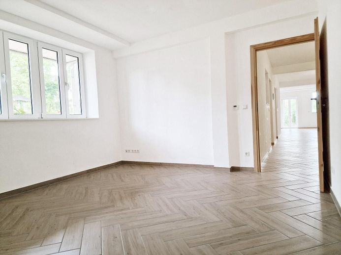 EG Wohnung mit Terrasse | NACHHALTIGSTE Immobilie Wolfsburgs, Lehmbau, PV - Autarkie, Appsteuerung – Zimmer 1