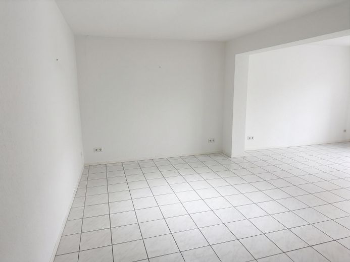 Bright, modern 1.5-room apartment with private entrance in Wächtersbach – Photo 5