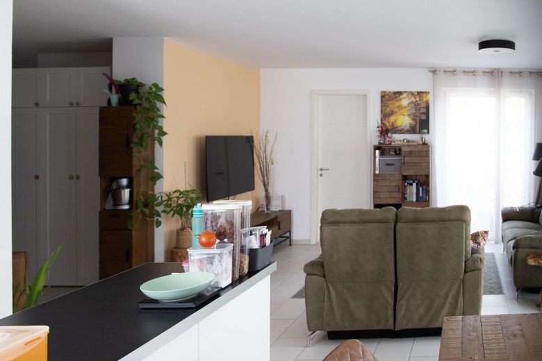 Moderno, senza barriere, esclusivo: fantastico appartamento di 4 locali a Pattonville – Wohnzimmer zu Büto
