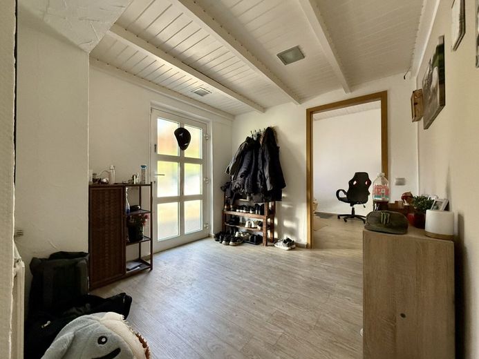 Fröndenberg-Ardey: Attraktives und solides Wohnhaus in Privatstraße mit drei vermieteten Einheiten! – Wohnung 1: Diele