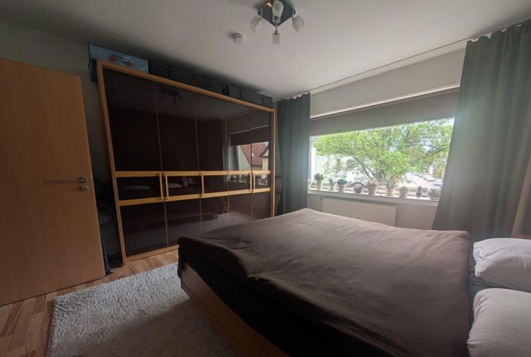 شقة مجددة حديثًا من 3 غرف (75 م²) مع حديقة في إسن-فرونهاوزن – Schlafzimmer