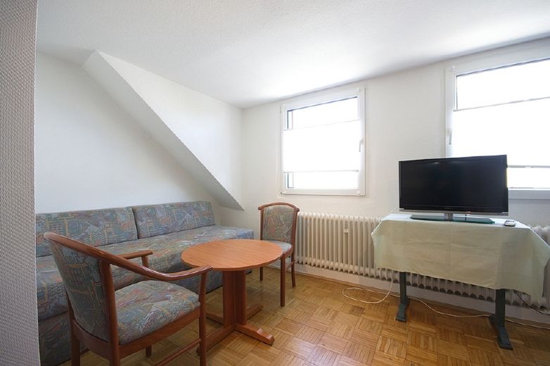 Furnished room with private bathroom, Internet via W-LAN, in an attractive part of town – d7661e787c2434d2038f9fe25222fad1543837b2.jpg