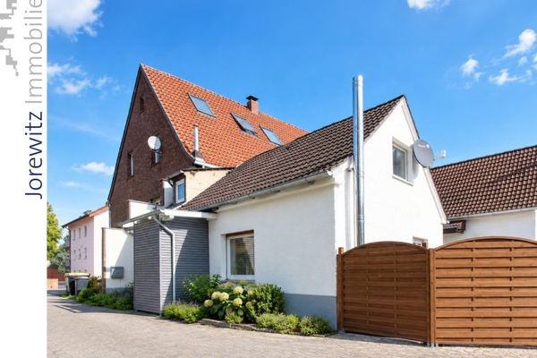 Bi-City, Nähe Radrennbahn (Wohnen auf Zeit) - 3 Zimmer-Maisonette-Wohnung mit EBK, Terrasse, Carport