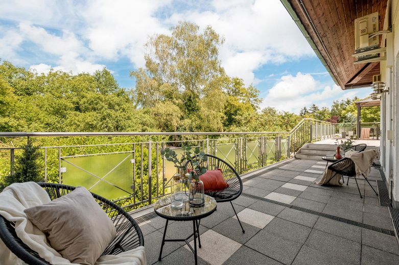 Provisionsfrei & sofort bezugsfertig: 4-Zi-Wohlfühloase mit 86 m² Sonnenterrasse – Terrasse