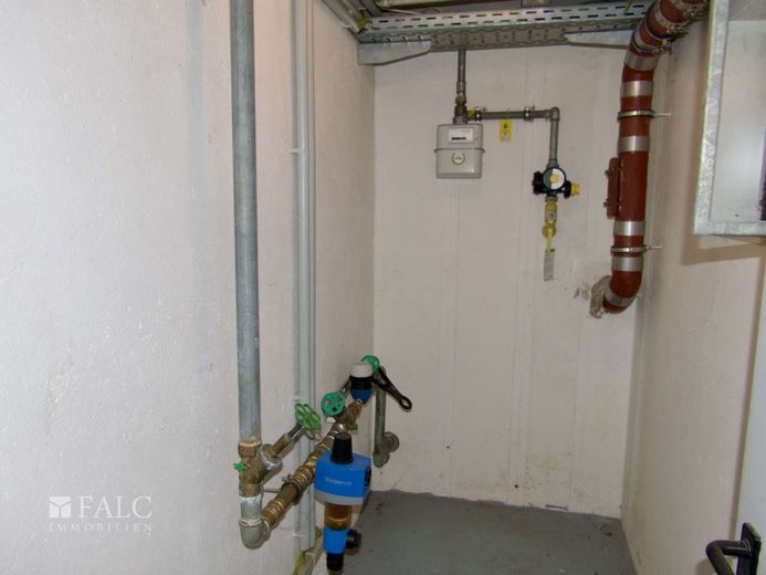 Einfach Mehr: Top gepflegte 2-Zimmer-Wohnung, EBK &amp; TG inklusive. Ruhige Wohnlage in 93333 Neustadt. – Haus-Anschlüsse