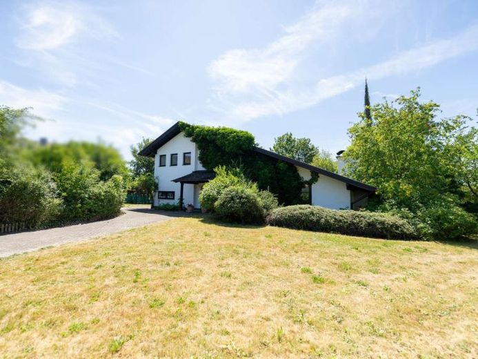 Abitare con ampiezza a Neustadt! Villa in stile casa di campagna – Photo 1