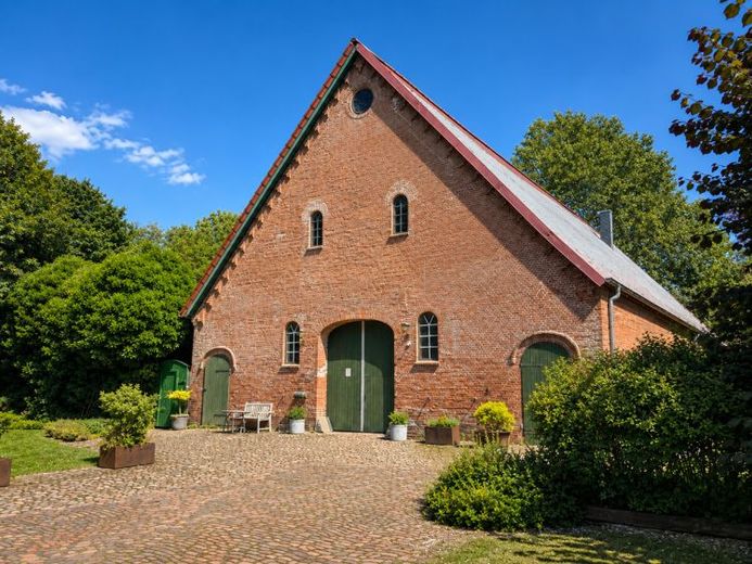 ToHuus Immobilien: toller Resthof auf ca. 15.000 m² Grundstück in Sichtweite zum Nordseedeich ... – Foto 1
