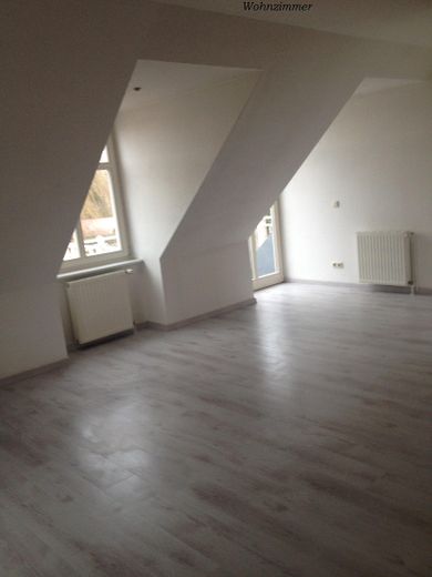 Wohnzimmer m Balkon zum See