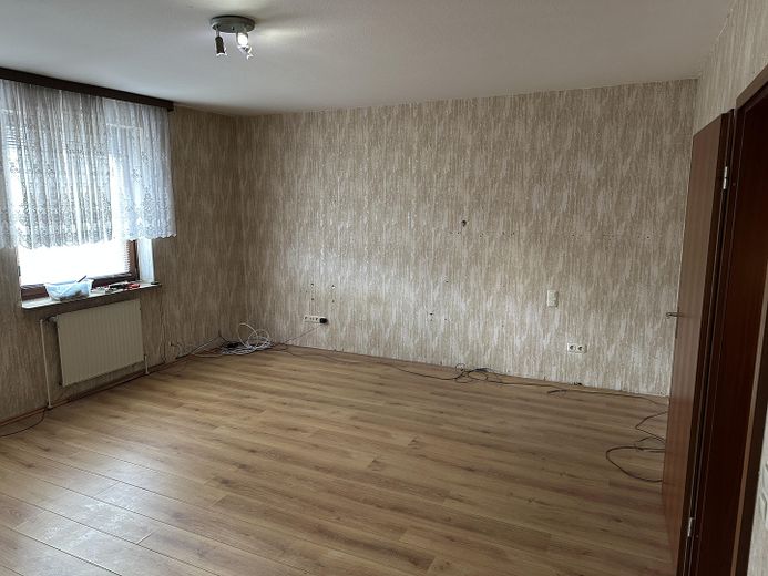Großzügiges Reihenmittelhaus mit Kaminoption, Garage, Keller & Glasfaser in Kiel-Russee – 1. OG großes Zimmer