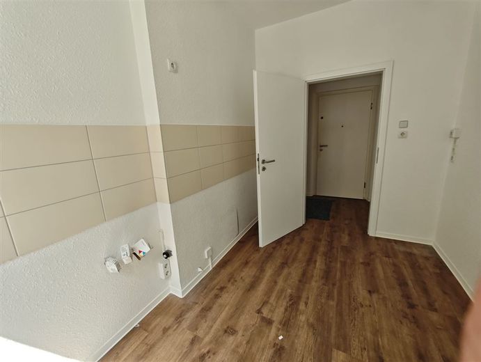 *Neusanierte und großzügige 2-Zimmer mit Laminat und Wannenbad in schöner Lage* – PHOTO-2026-06-26-09-29-36_5