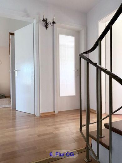 Viel Platz für Ihre Familie in einem gepflegten Reihenmittelhaus in Dachau – Flur OG