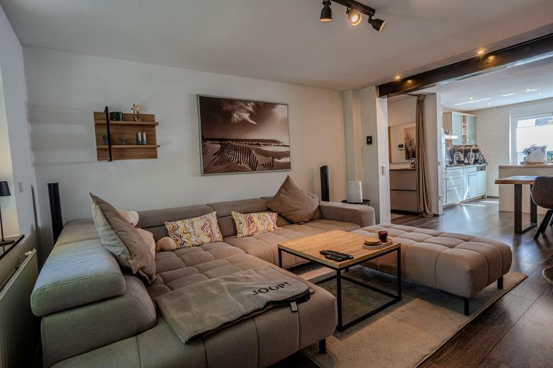 Excepcional piso en propiedad con jardín, terraza en la azotea, Wallbox y chimenea – Foto 6
