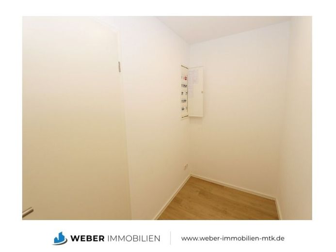 ++ KERNSANIERT in 2023 + 1-Zimmer-Wohnung mit TRAUMhaften Weitblick vom 16. OG – Flur