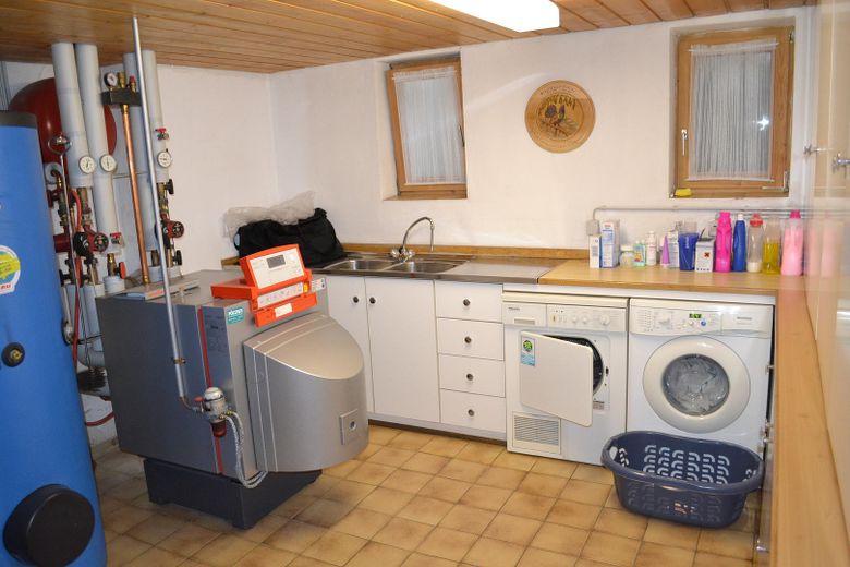 Molto spazio da privato - grande casa unifamiliare con 8 stanze – Wasch- Heizungskeller