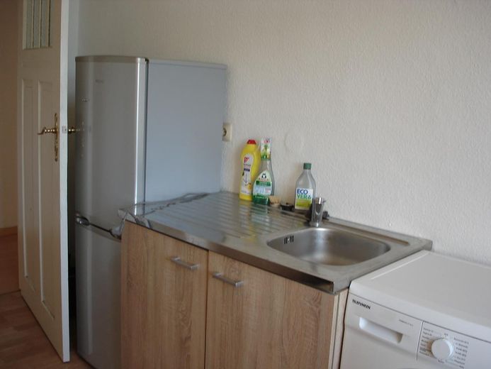 Kleine Zweiraumwohnung in Eberswalde – Küche,Kühlschrank