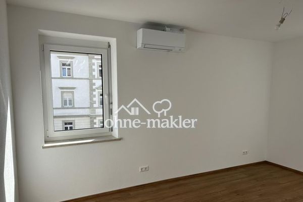Vorankündigung: Neu sanierte 3 Zimmer Wohnung mit sonnigem Balkon, Aufzug, TG-Stellplätzen