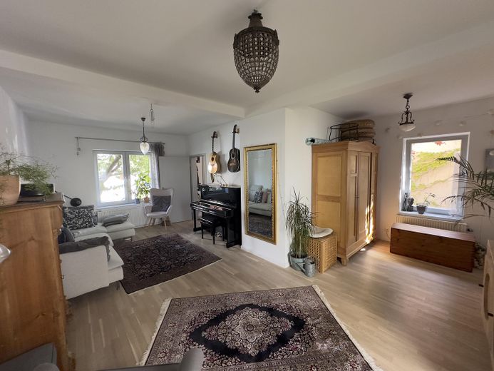 Besonderes Schmuckstück mit Atmosphäre – Wohnzimmer  Vorderhaus