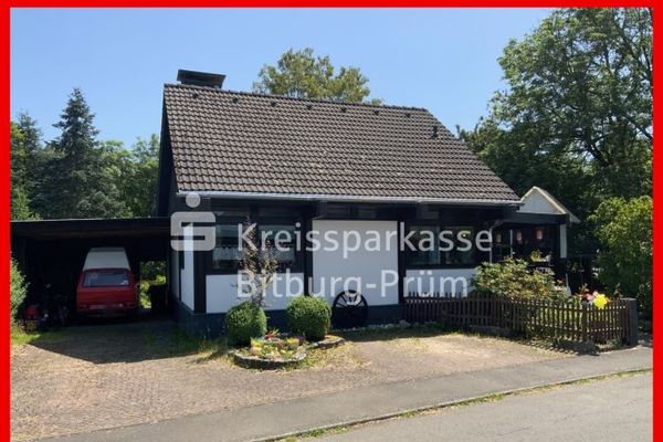 Accogliente casa unifamiliare con posto auto coperto e bel giardino