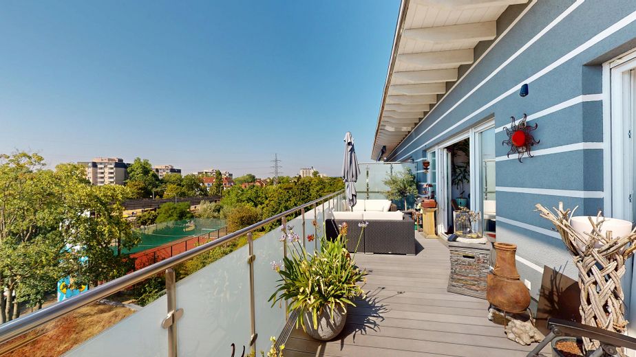 Wyjątkowy czteropokojowy apartament typu penthouse z windą i tarasem we Frankfurcie nad Menem – Dachterrasse