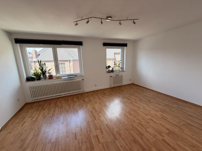 City, gut geschnittene schöne 3-Zimmer Wohnung an der Lorettostraße/Ecke Bilker Allee – Wohnzimmer Bild 1