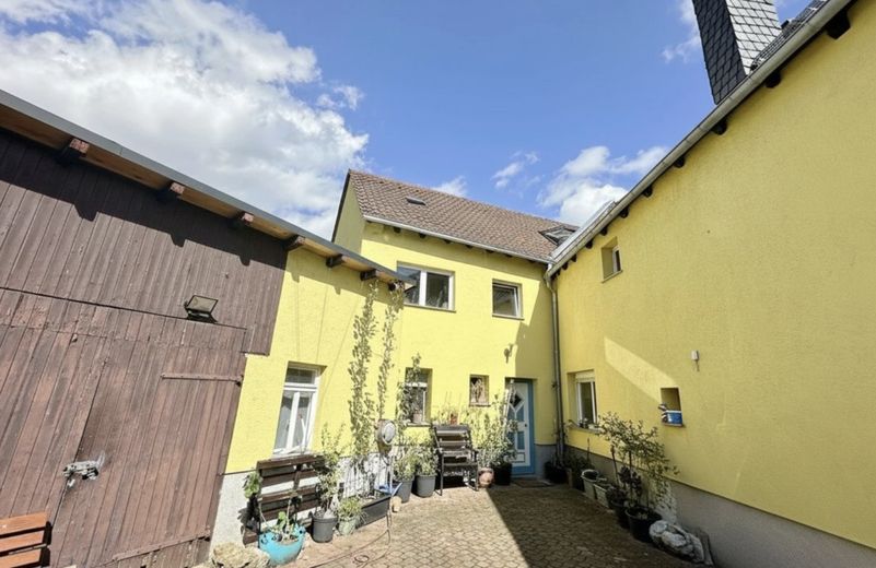 Saniert + Charmant! 1-2-Familienhaus im Hofreitenstil in MKK-Neuberg + Flexibel 5-8-Zimmer möglich! – Hofansicht