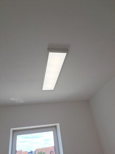 Ist Ihr Büro zu heiß?  Das 115m2 TRAUMBÜRO ist so gut isoliert, dass Sie keine Klima brauchen – Moderne sparsame LED Beleucht.