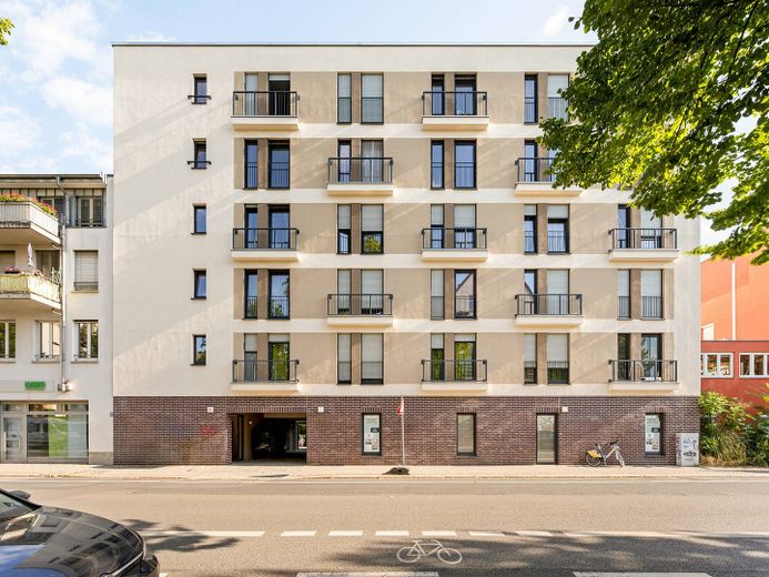 ** Modernes, vollmöbliertes 1-Zimmer-Apartment mit EINBAUKÜCHE und gemeinschaftlicher DACHTERRASSE ** – Außenansicht I