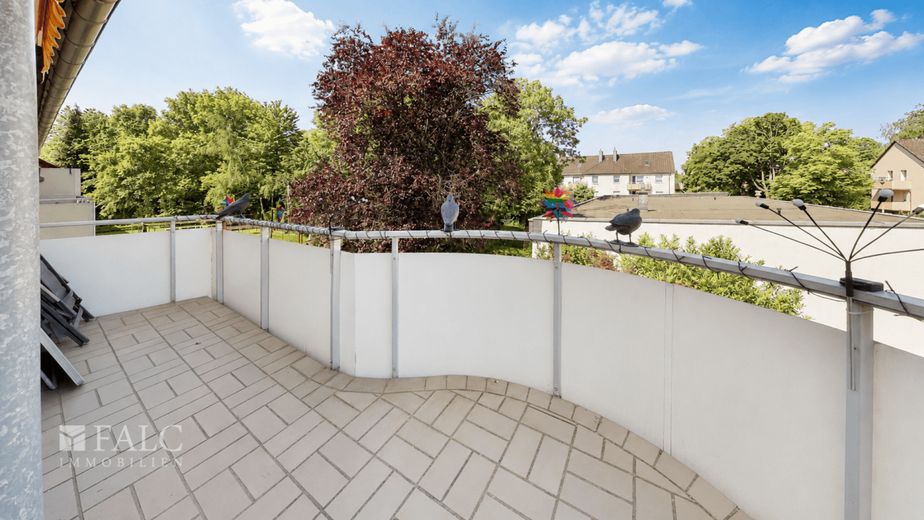 Ihre kleine Wohlfühloase mit Balkon und traumhaftem Gartenanteil! – Balkon