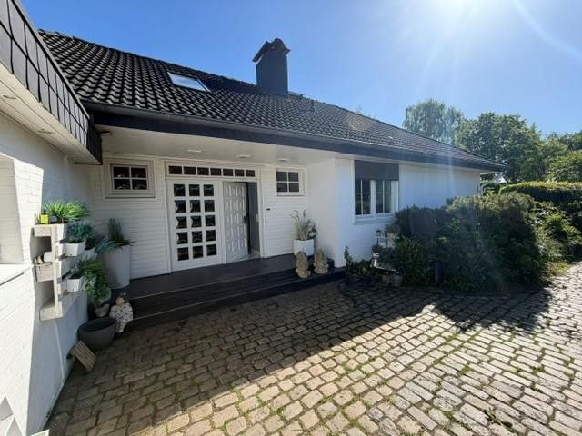 Exklusiver Walmdachbungalow vor den Toren Hamburgs, Bönningstedt, provisionsfrei – Nordseite