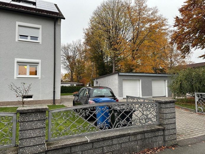 Garagen und Stellplätze
