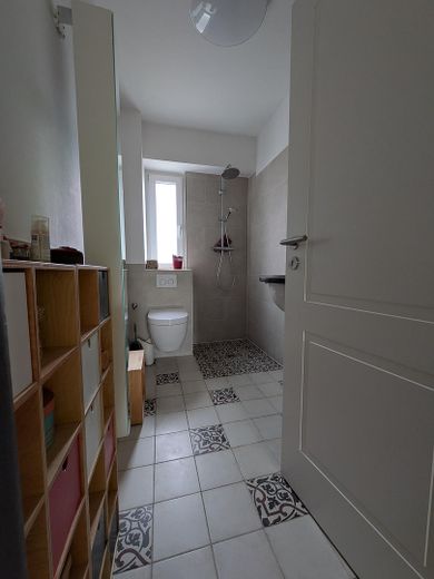 Provisionsfreies Ein-/Zweifamilienhaus mit schönem Garten – Badezimmer EG