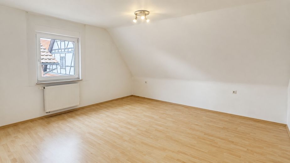 PROVISIONSFREI: Viel Platz für Generationen – Haus mit Einliegerwohnung & Scheune nahe Porsche – Schlafzimmer 