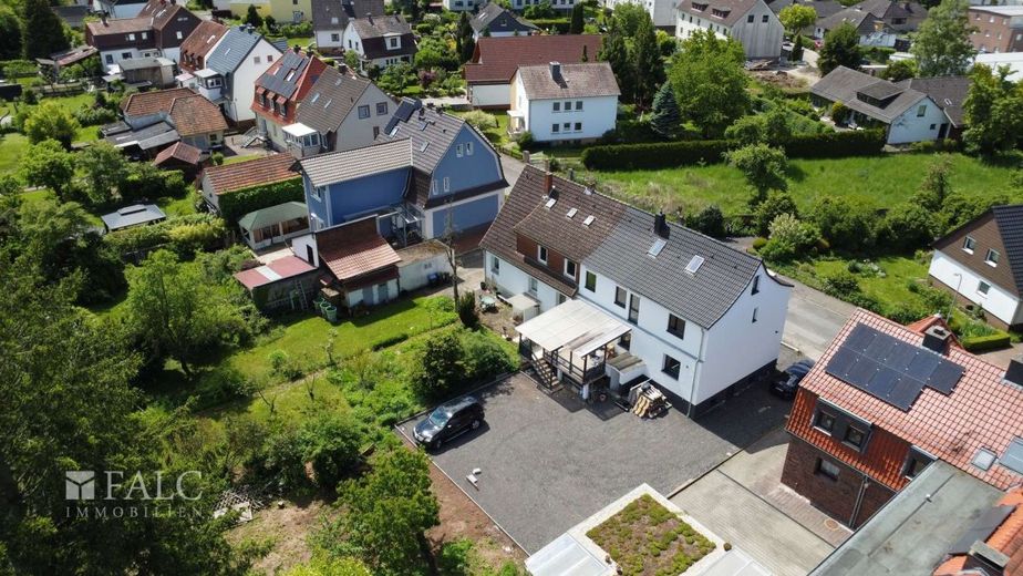 ***Erstbezug nach Kernsanierung - Doppelhaushälfte mit 7 Zimmern und großzügigem Grundstück*** – Außenansicht