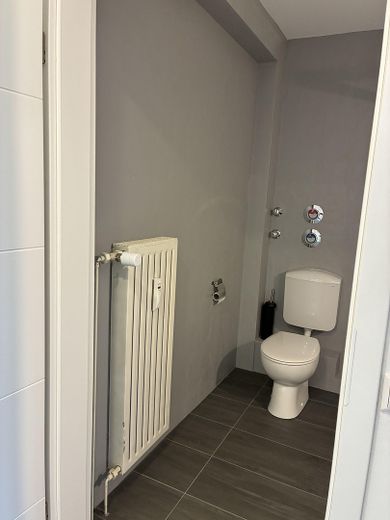 PROVISIONSFREI: Stillvolle 2-Zimmer-Erdgeschosswohnung mit Südterrasse und eigenem Garten – Duschbad