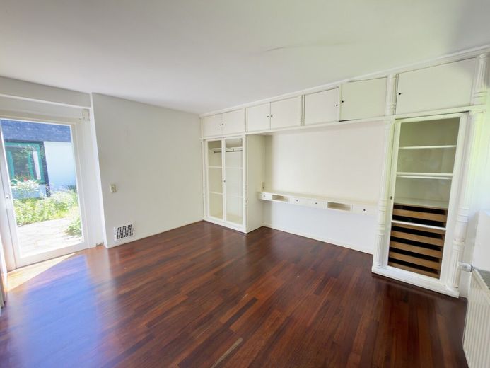 Absolute Rarität: Bungalow in Schildgen mit 6.612 m² Grundstück in direkter Waldrandlage – Schlafzimmeransicht