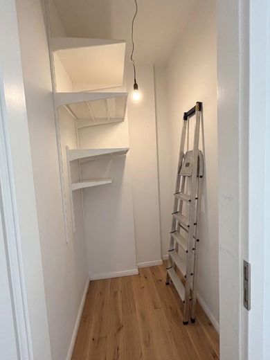 Helle modernisierte 3-Zimmer-Altbauwohnung im Weitlingkiez - Provisionsfrei - – Abstellkammer
