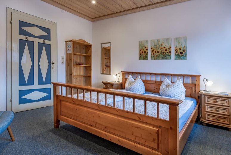 Appartement meublé d’une pièce dans un emplacement privilégié au bord du Schliersee – location de 1 à 6 mois – Wohn/Schlafzimmer