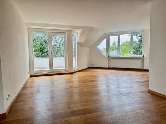 *Apartamento de alquiler en Koblenz-Oberwerth* 3 logias, garaje, salvaescaleras – Foto 1