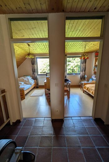 Einfamilienhaus mit Einliegerwohnung in ruhiger Wohnlage – Kind 1 und 2