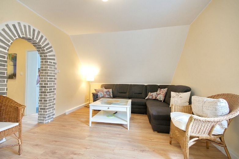 Spacious apartment with two bedrooms and internet access, very good public transport connections – 485417f4d1a83c1c1c38b7cf7e07e598789a43a7.jpg