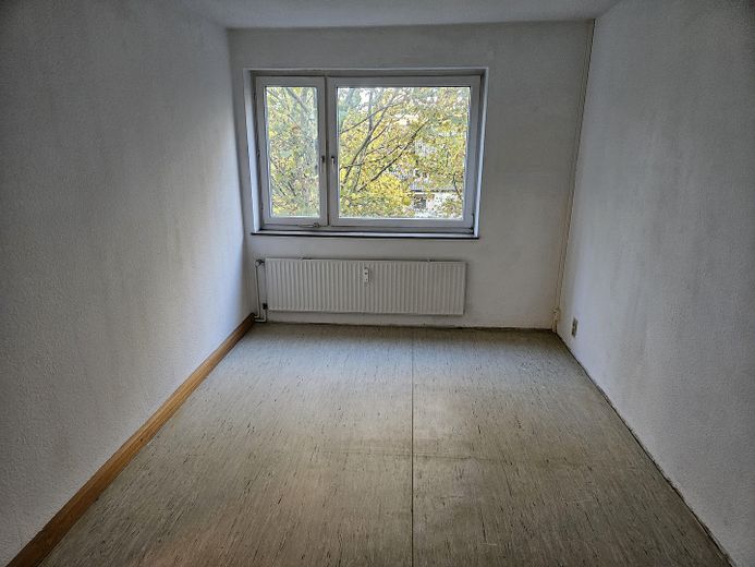 LIBERA Bellissimo luminoso e tranquillo appartamento di 2 locali con posto auto in autorimessa sotterranea Hannover-Misburg-Nord – Schlafzimmer1